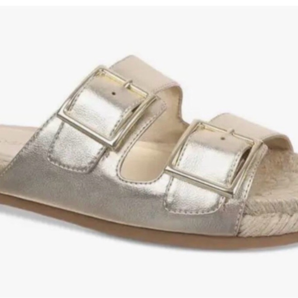 💐
NEW On 34th Women's Milaa
Buckled Footbed Sandals
Gold Size OpenComfort💐